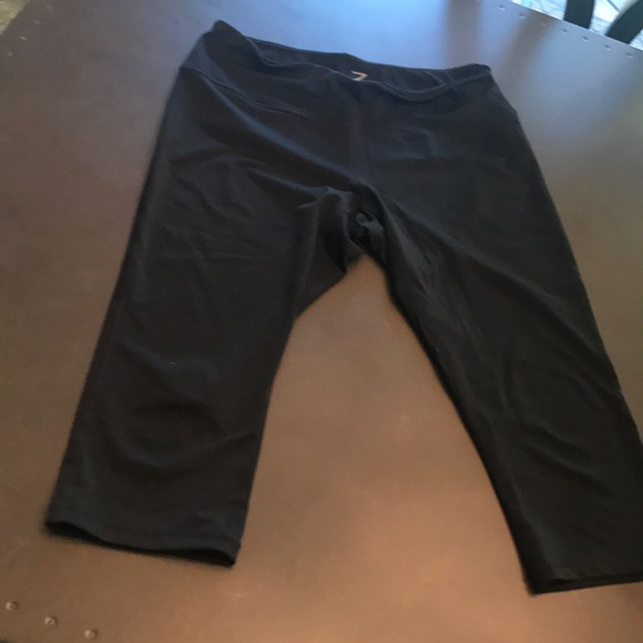 Zella Pants - Like-New Z by Zella Cropped Leggings.